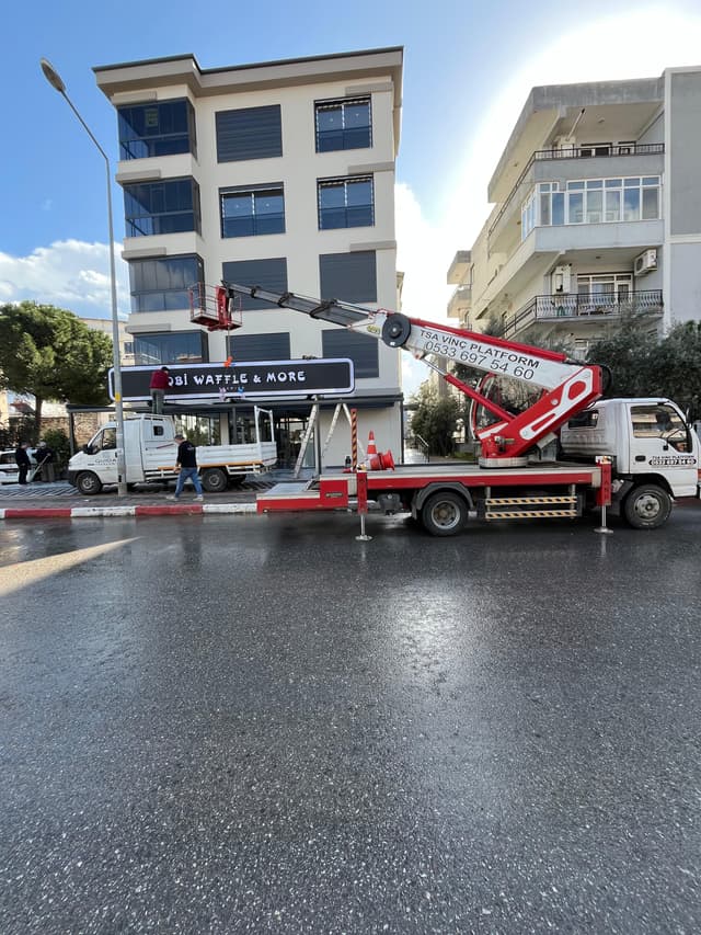 Torbalı vinç hizmeti ile güvenli yüksekte çalışma